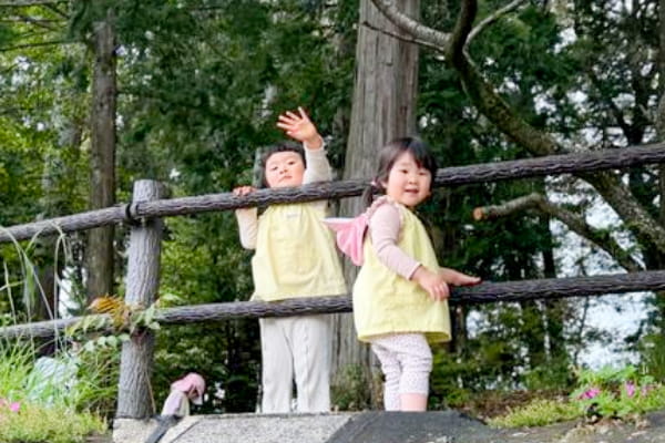 園内のこども達の写真