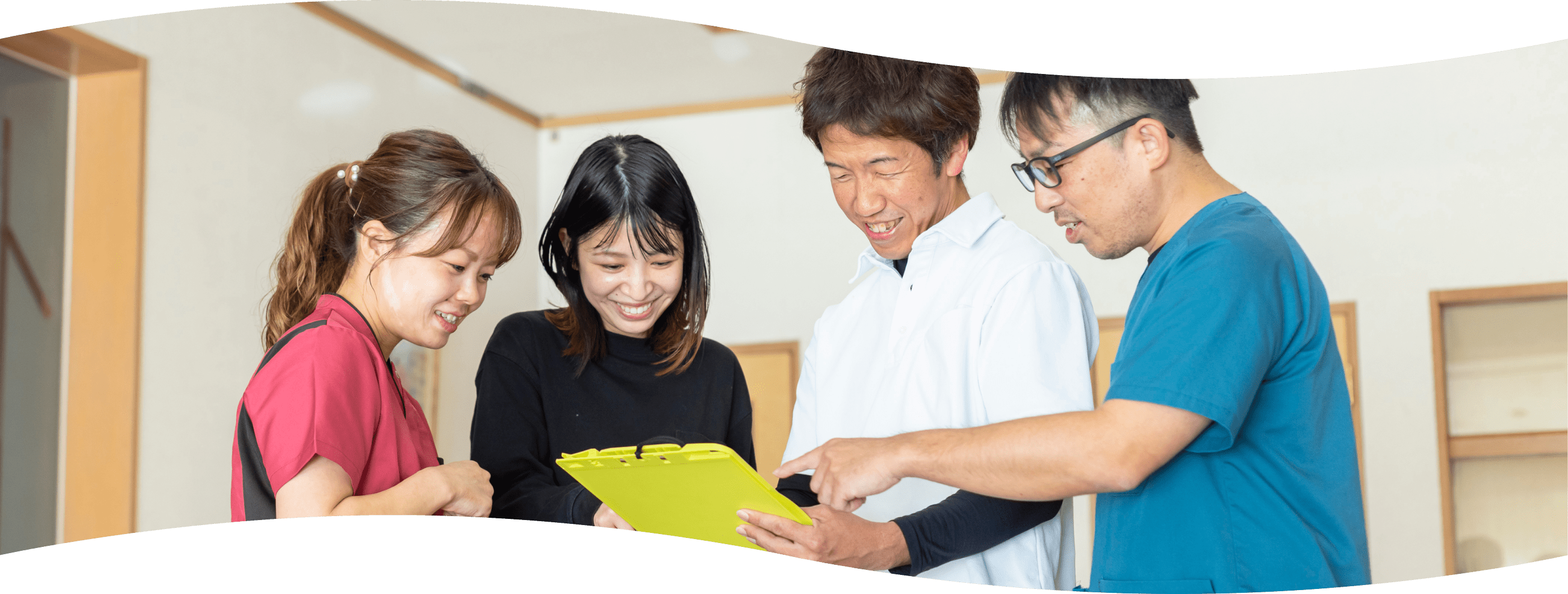 スタッフ達の働く様子