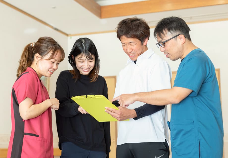 働くスタッフ達の写真