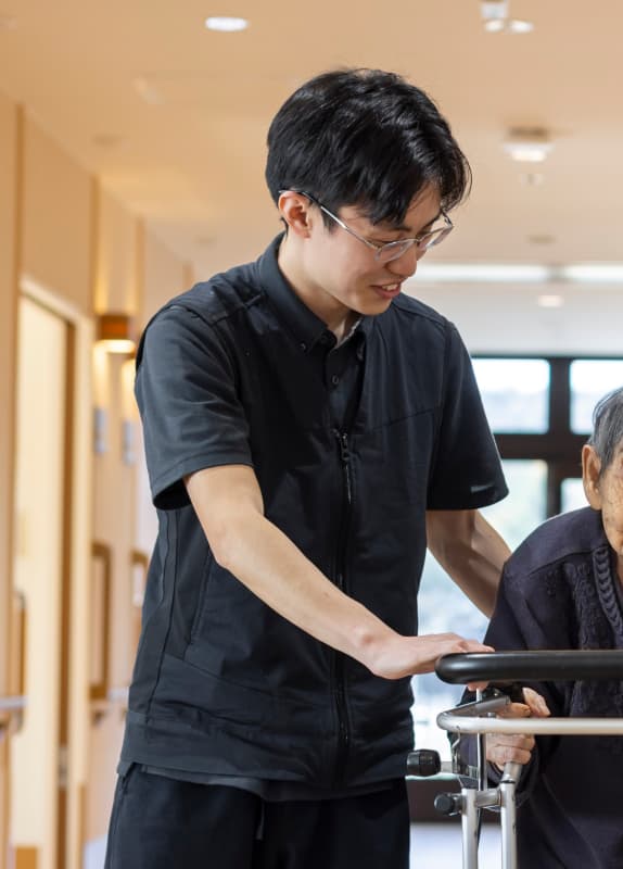 介護スタッフ 働く姿